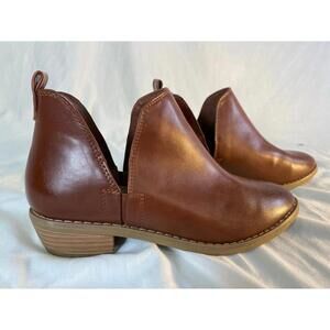Universal Thread Women's Size 6 Brown Slip On Block Heal Ankle Boots